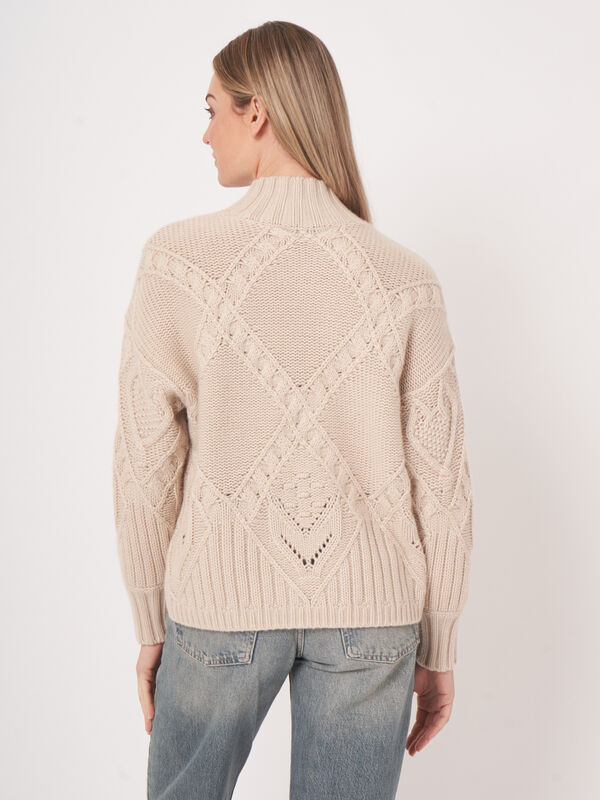 Rippstrickpullover Mit Stehkragen Aus Kaschmir-Mix image number 8