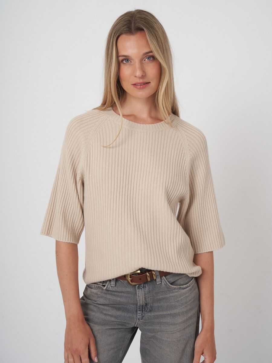 Cropped ribgebreide trui met relaxte pasvorm image number 2