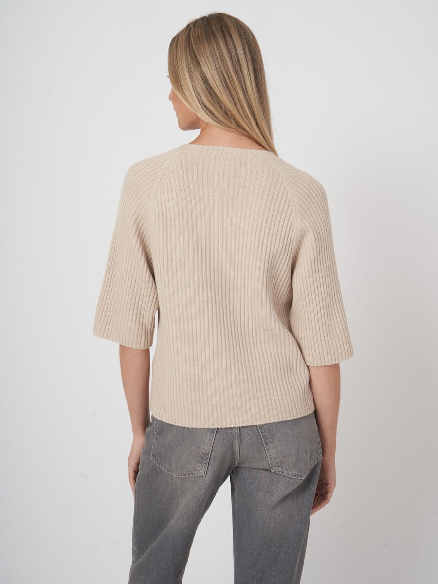 Cropped ribgebreide trui met relaxte pasvorm image number 3