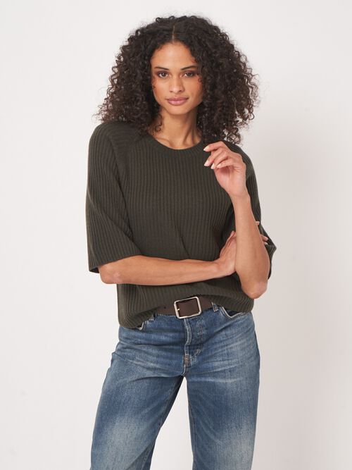 Cropped ribgebreide trui met relaxte pasvorm