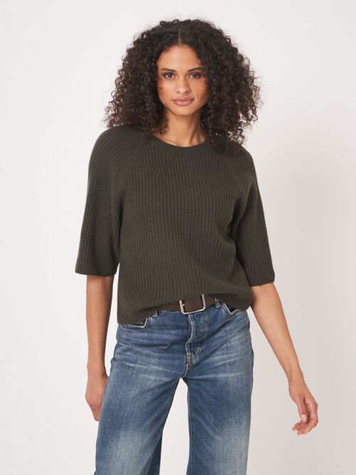 Cropped ribgebreide trui met relaxte pasvorm