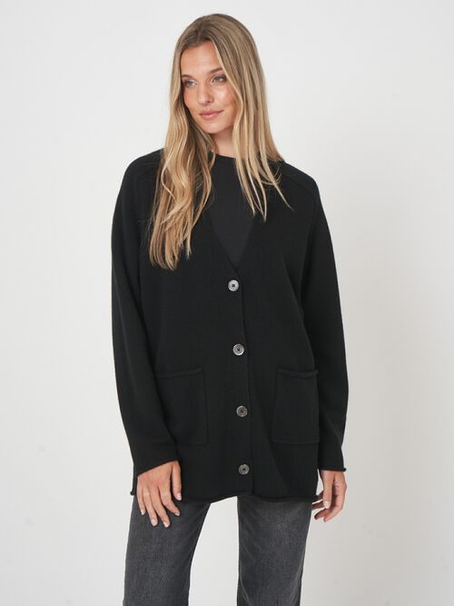 Lang en wijd kasjmier vest met v-hals