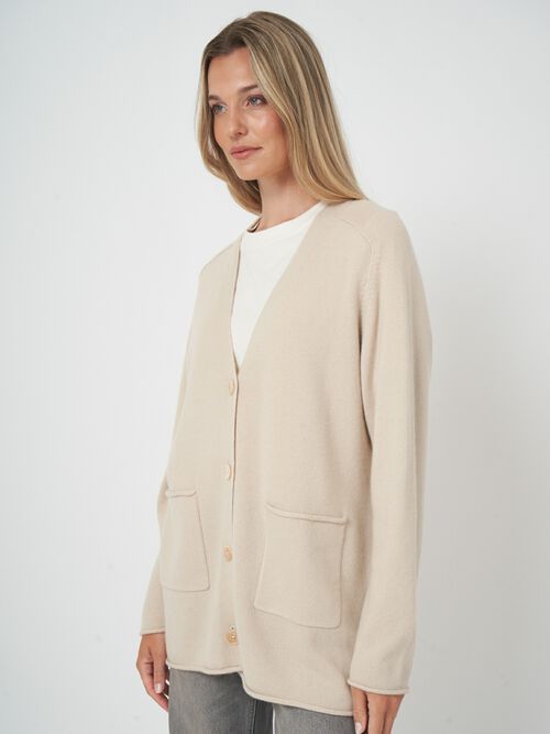 Lang en wijd kasjmier vest met v-hals