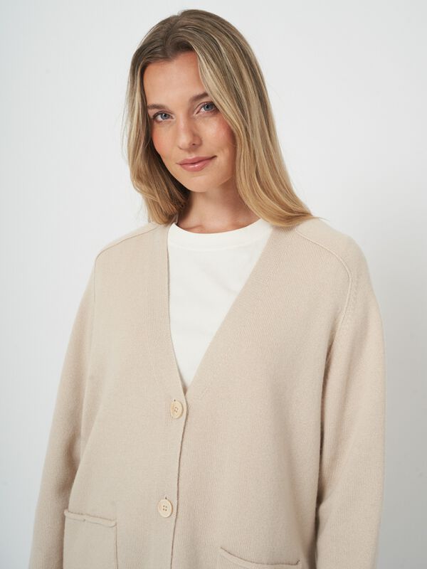 Oversized cashmere blend cardigan with front pockets image number 2