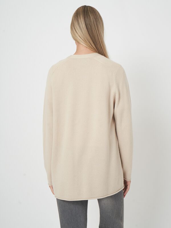 Oversized cashmere blend cardigan with front pockets image number 3