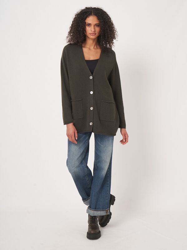 Lang en wijd kasjmier vest met v-hals image number 3