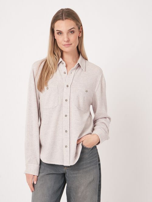 Kasjmier-wol blouse met casual fit en overhemdkraag