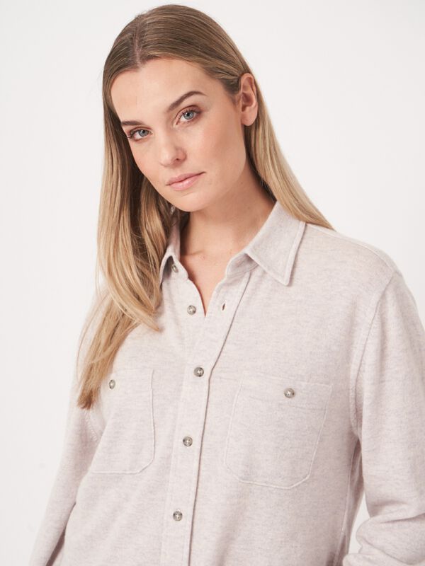 Kasjmier-wol blouse met casual fit en overhemdkraag image number 2