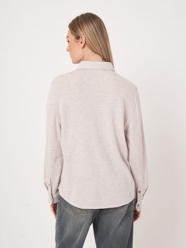 Kasjmier-wol blouse met casual fit en overhemdkraag image number 4