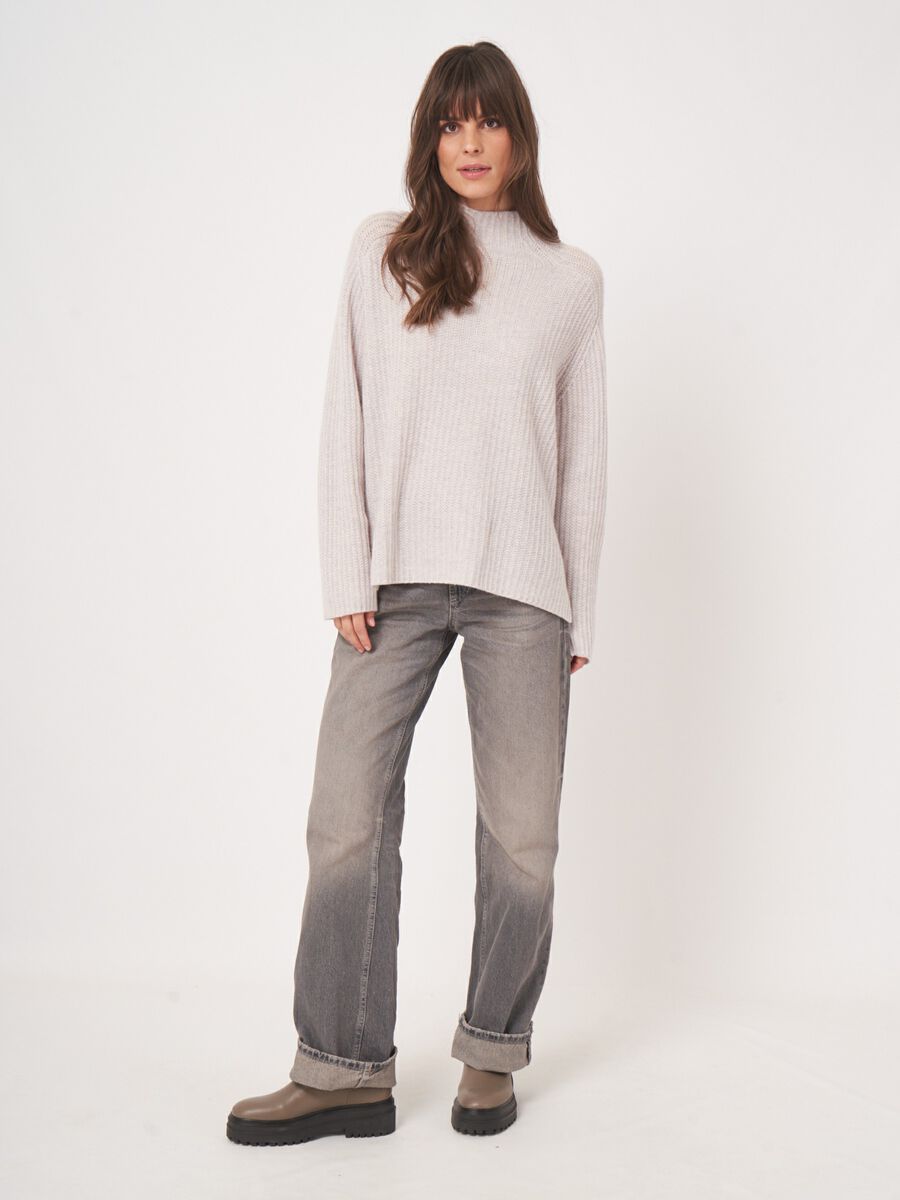 Rippstrickpullover mit Stehkragen aus Kaschmir-Mix image number 2