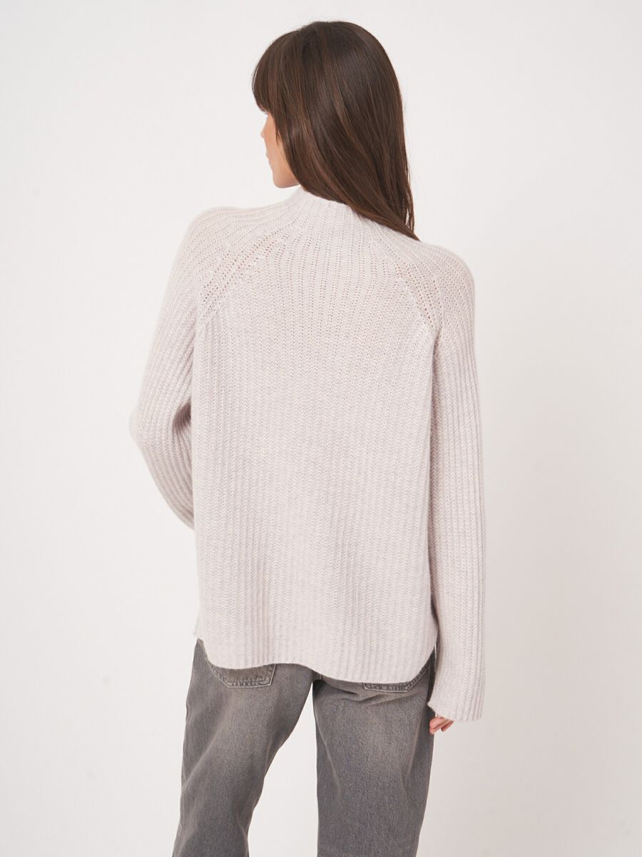 Rippstrickpullover mit Stehkragen aus Kaschmir-Mix image number 3