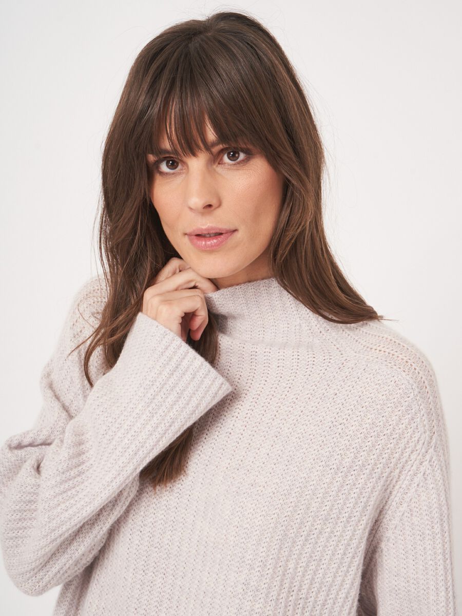 Rippstrickpullover mit Stehkragen aus Kaschmir-Mix image number 7