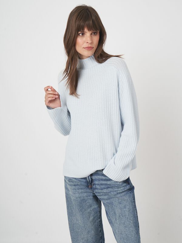 Kasjmiermix trui met opstaande kraag en ribstructuur image number 5