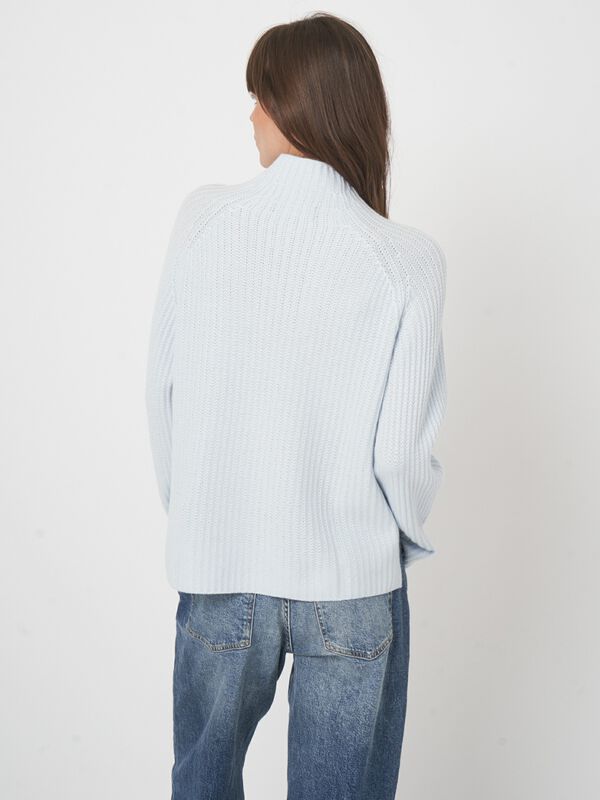 Kasjmiermix trui met opstaande kraag en ribstructuur image number 6