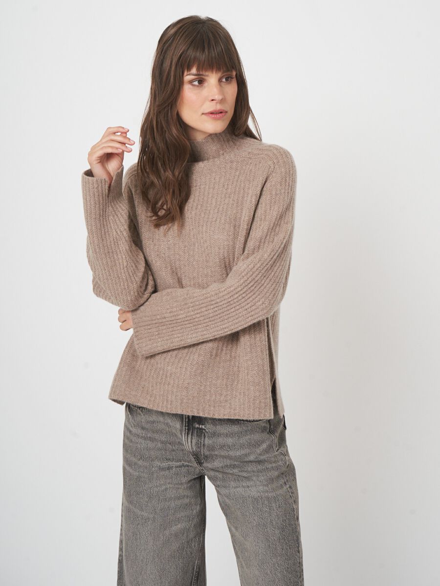 Kasjmiermix trui met opstaande kraag en ribstructuur image number 2