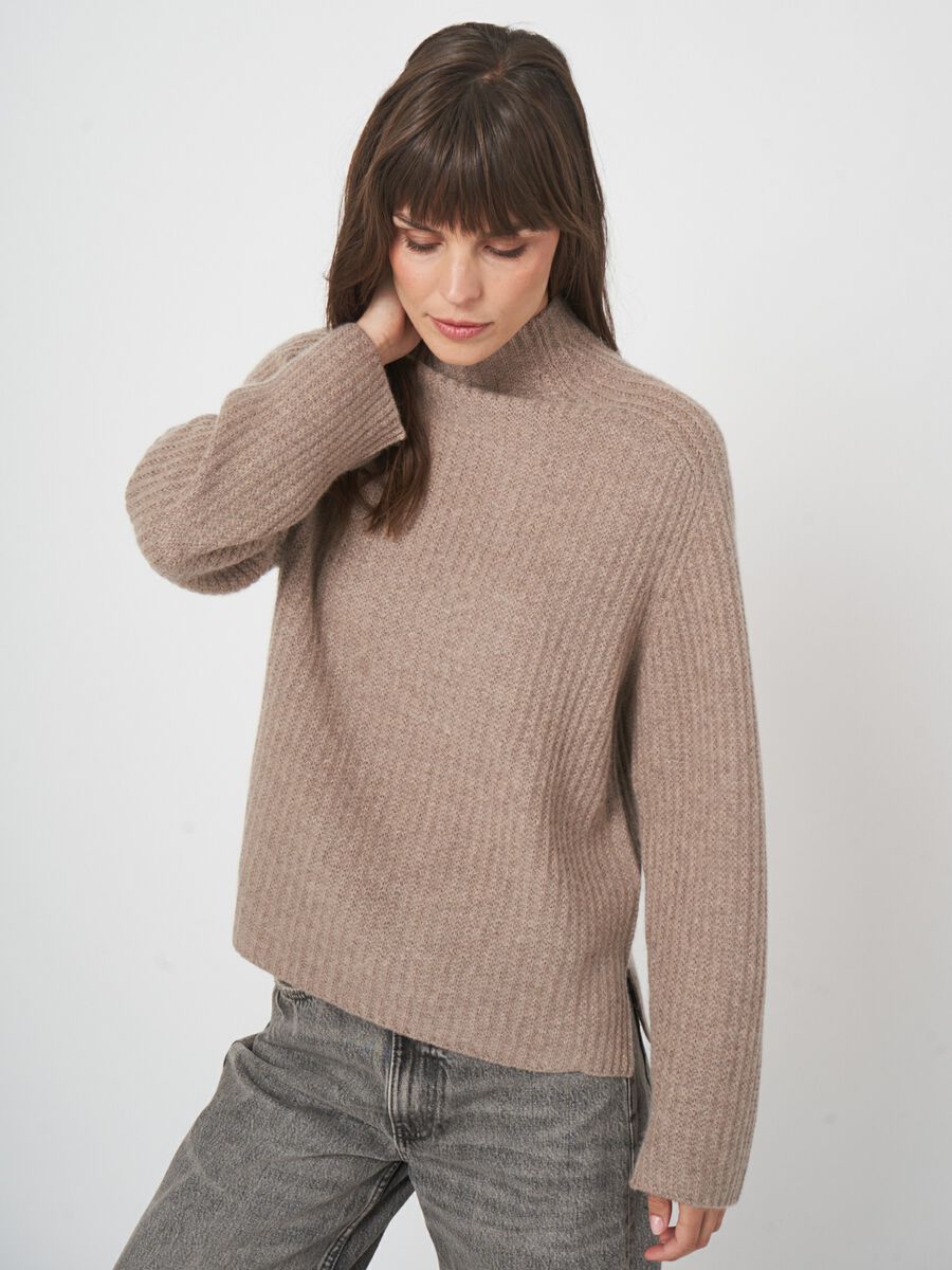 Kasjmiermix trui met opstaande kraag en ribstructuur image number 3