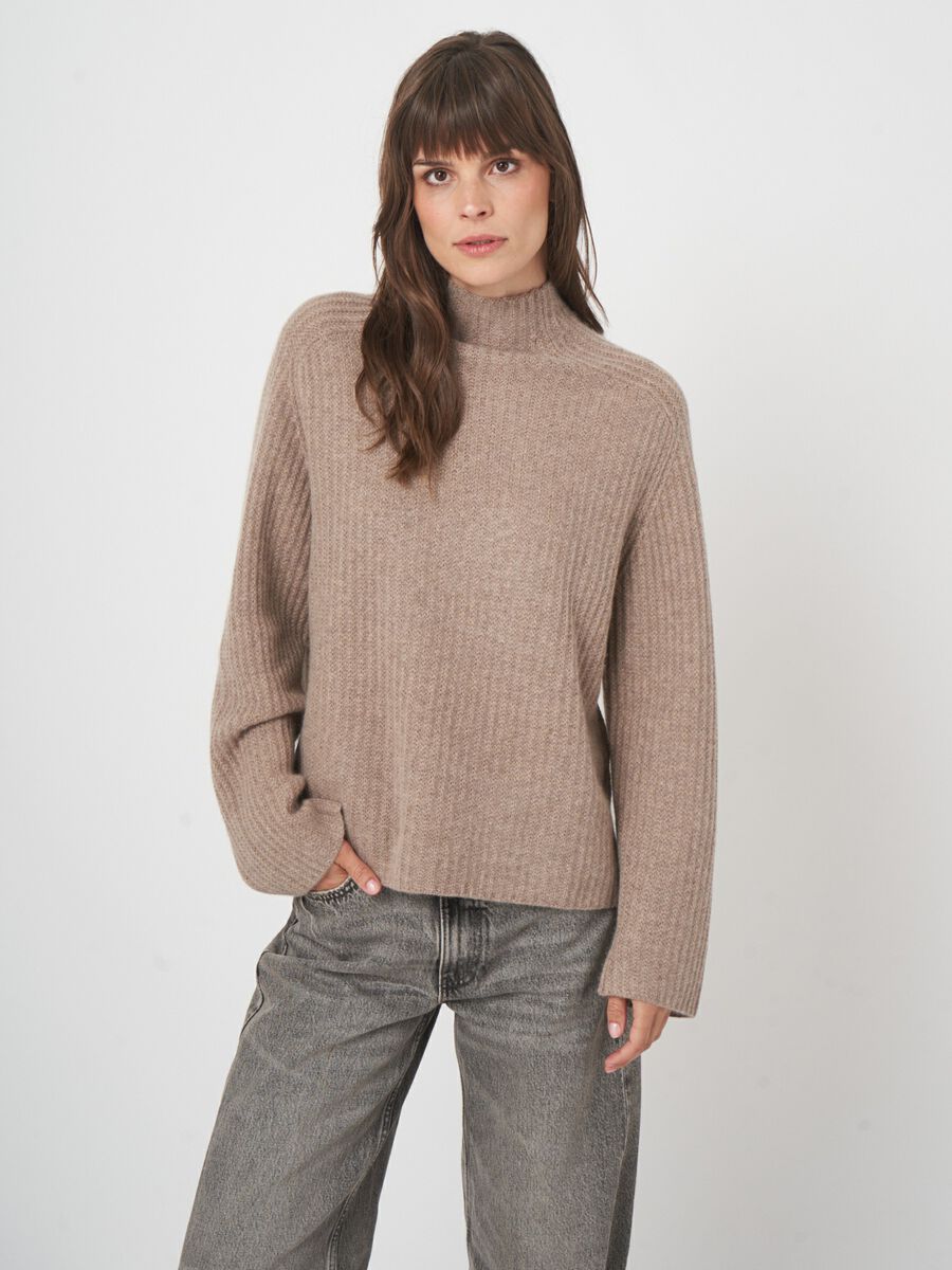 Kasjmiermix trui met opstaande kraag en ribstructuur image number 5