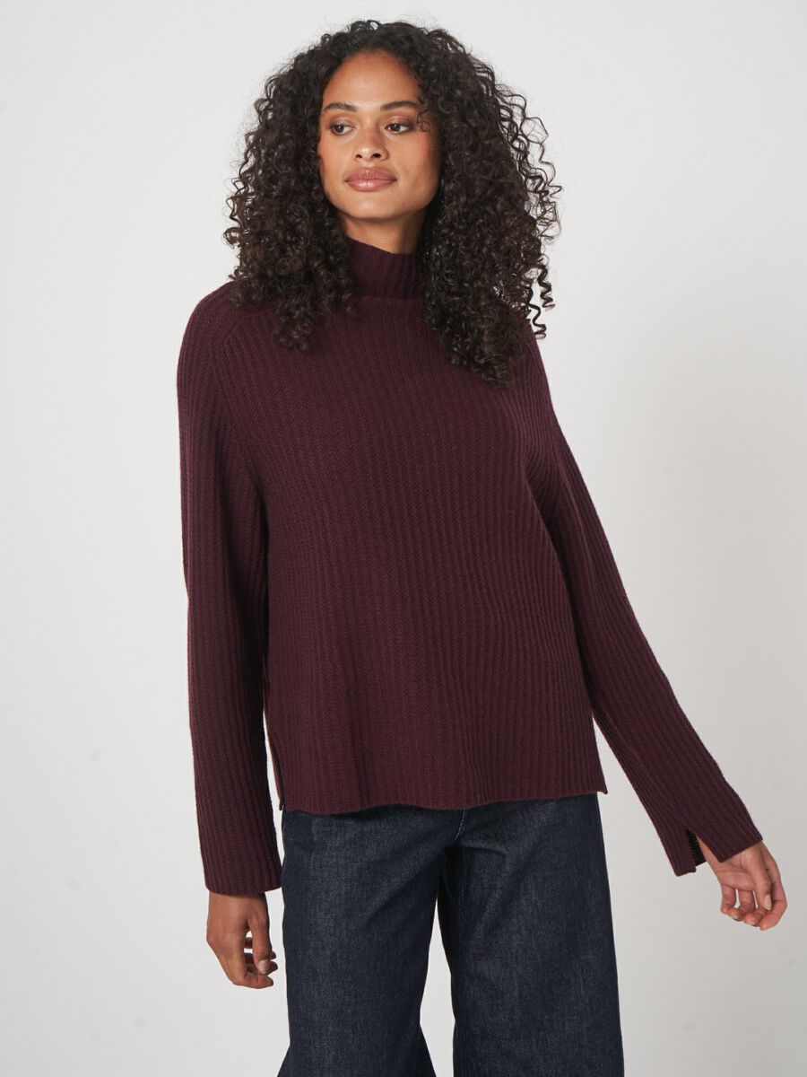 Rippstrickpullover mit Stehkragen aus Kaschmir-Mix image number 0