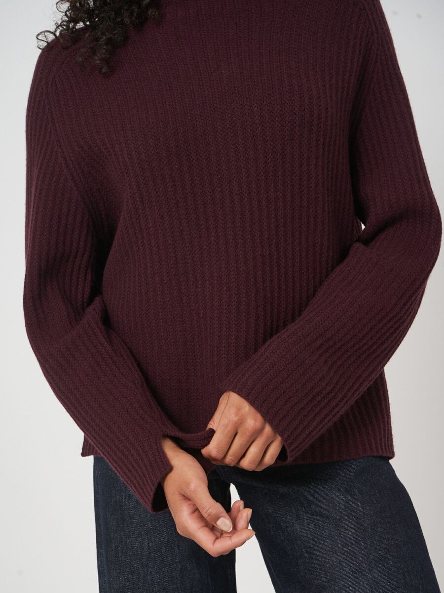 Rippstrickpullover mit Stehkragen aus Kaschmir-Mix image number 2