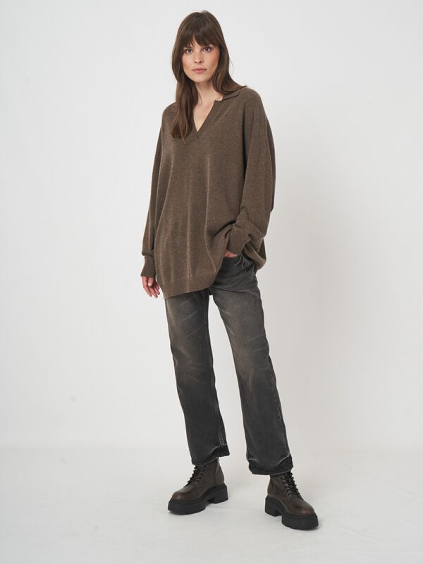 Oversized kasjmiermix trui met polokraag image number 2