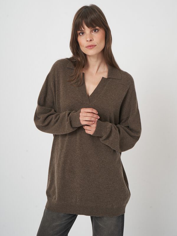Oversized kasjmiermix trui met polokraag image number 4