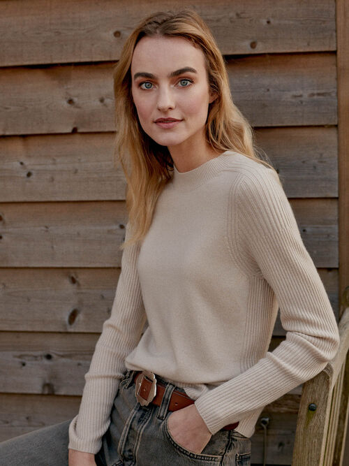 Kasjmiermix trui met ronde hals en ribstructuur