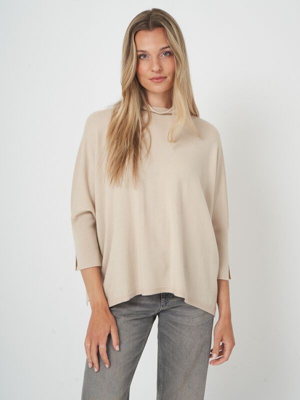 Poncho-style trui van kasjmiermix met relaxte pasvorm image number 2