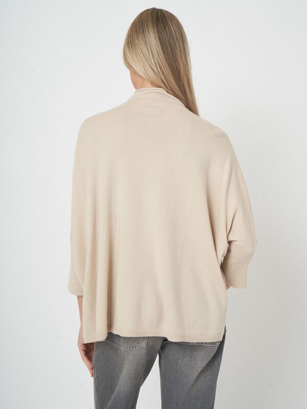 Poncho-style trui van kasjmiermix met relaxte pasvorm image number 3