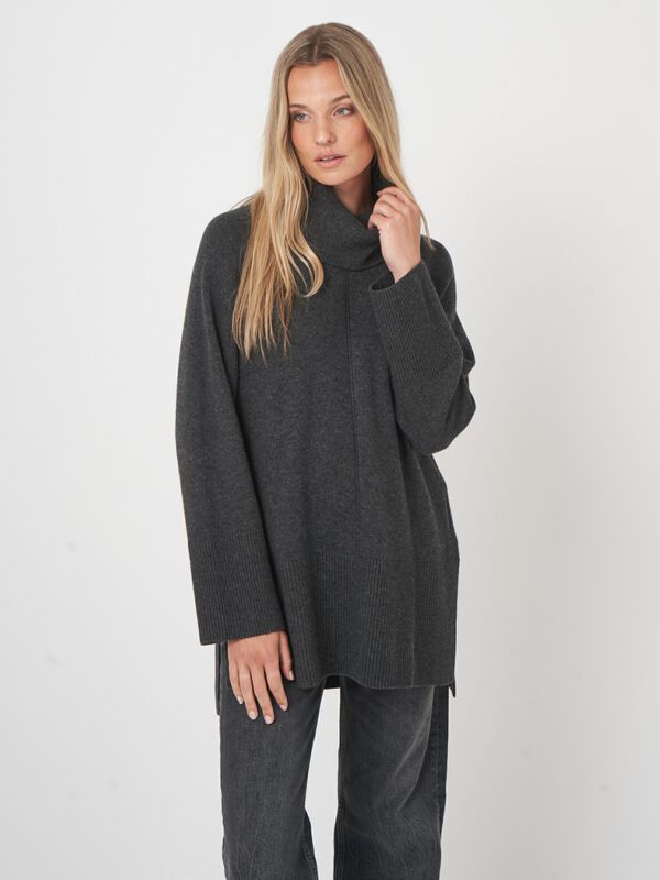 Long fit a-line turtleneck pullover image number 5