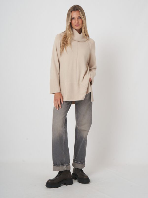 Kaschmir-Mix-Pullover mit Rollkragen und A-Linien-Design image number 1