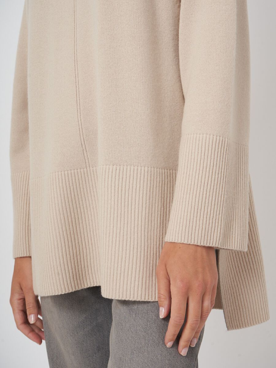 Kasjmier pullover met A-lijn en zijsplitten image number 4
