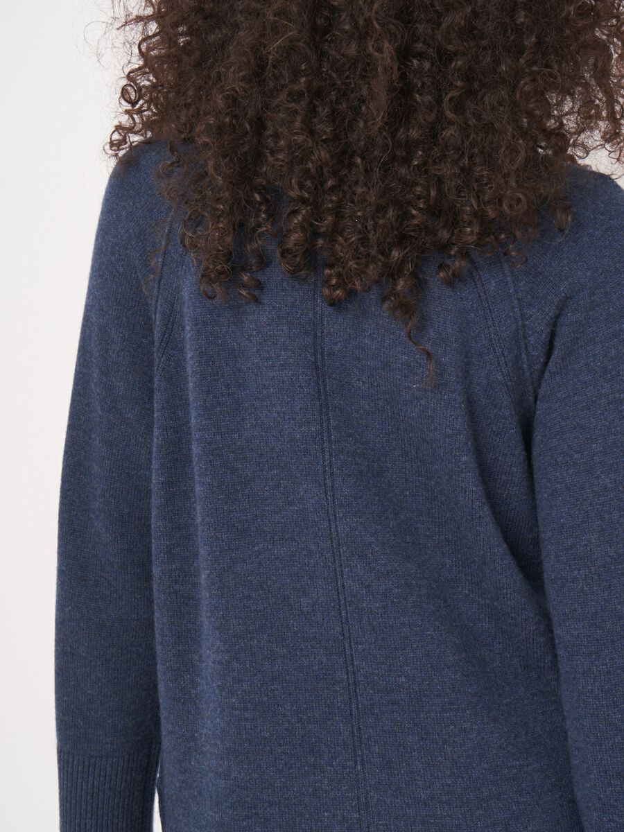 Kaschmir-Mix-Pullover mit Rollkragen und A-Linien-Design image number 5