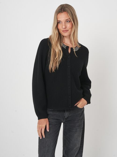 Boxy ribgebreid vest met parelaccent