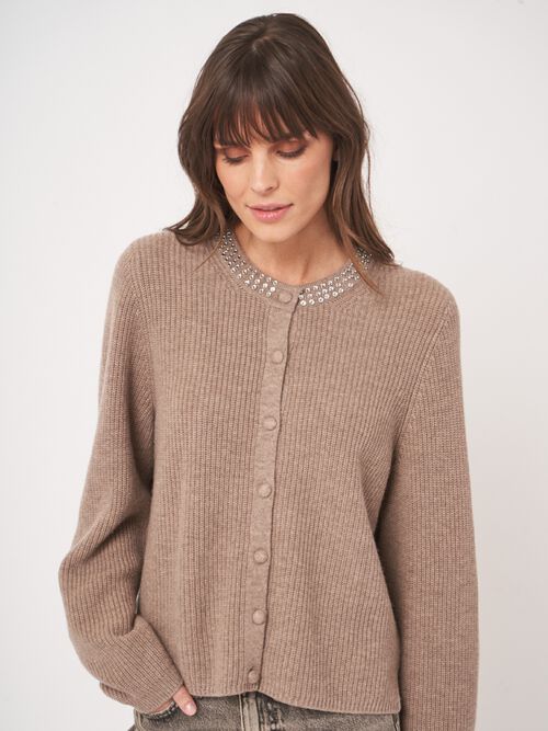 Boxy ribgebreid vest met parelaccent