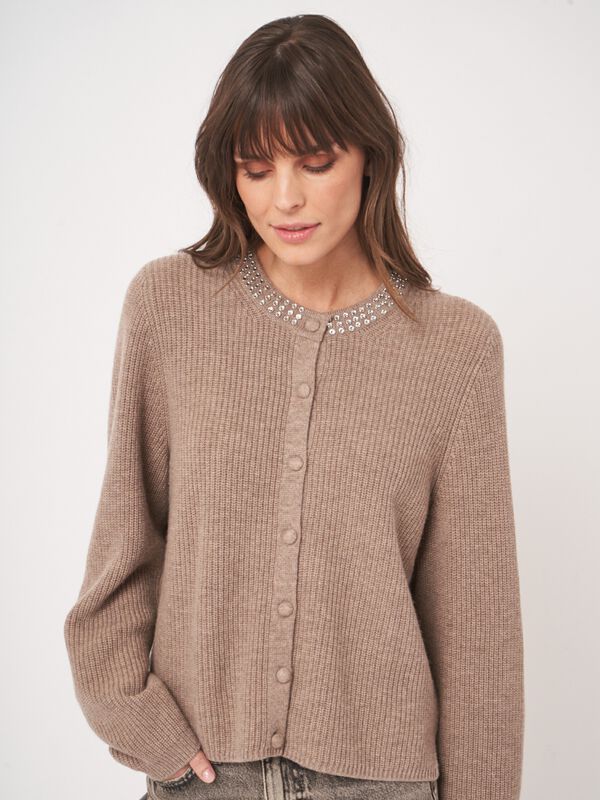 Boxy ribgebreid vest met parelaccent image number 1