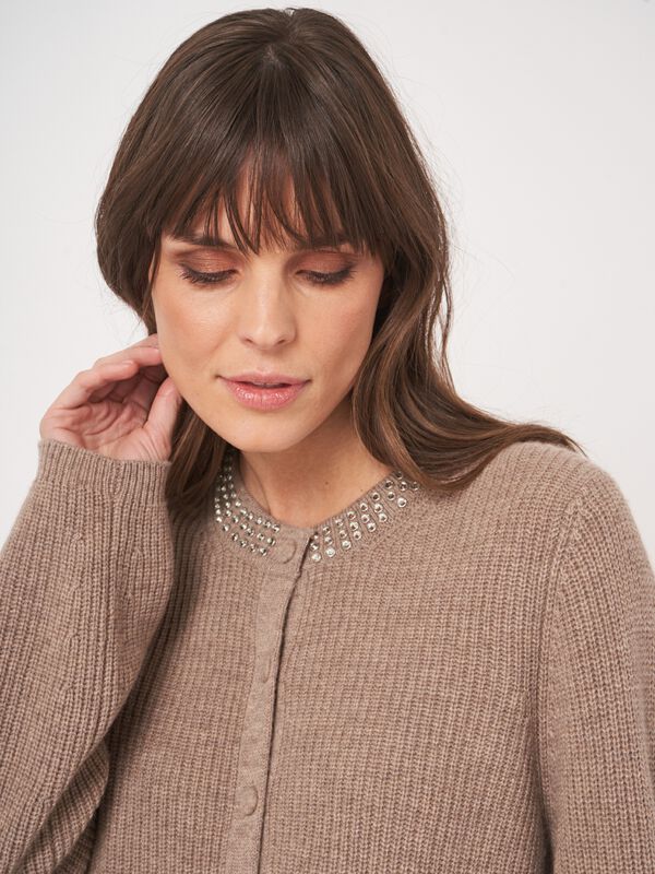 Boxy ribgebreid vest met parelaccent image number 2