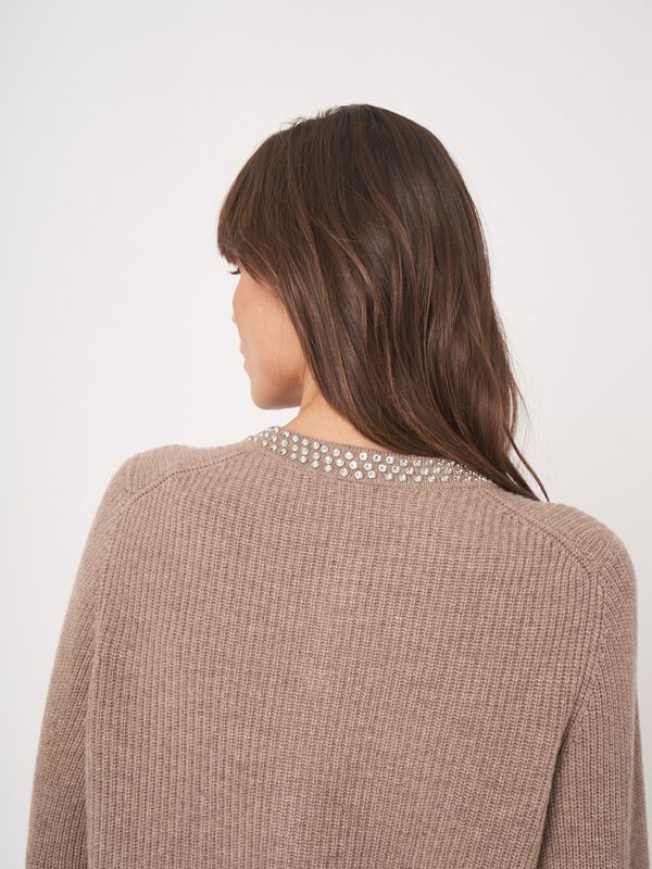 Boxy ribgebreid vest met parelaccent image number 4