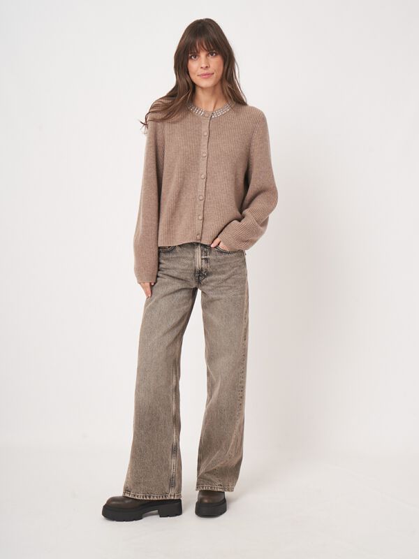 Boxy ribgebreid vest met parelaccent image number 5