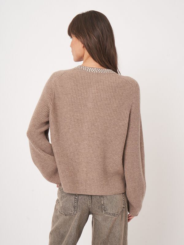 Boxy ribgebreid vest met parelaccent image number 6