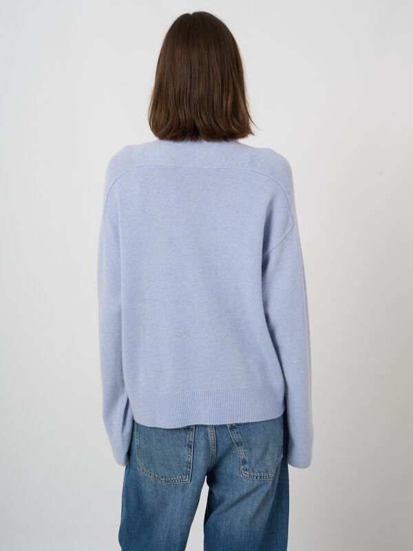 Cashmere-Blend V-Neck Cardigan with Patch Pockets image number 3