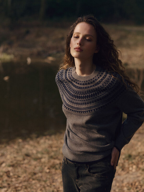 Wool-Cashmere Fine-Knit Sweater with Intarsia Yoke image number 0