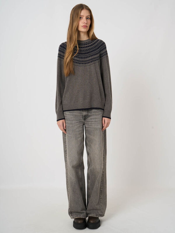 Wool-Cashmere Fine-Knit Sweater with Intarsia Yoke image number 9