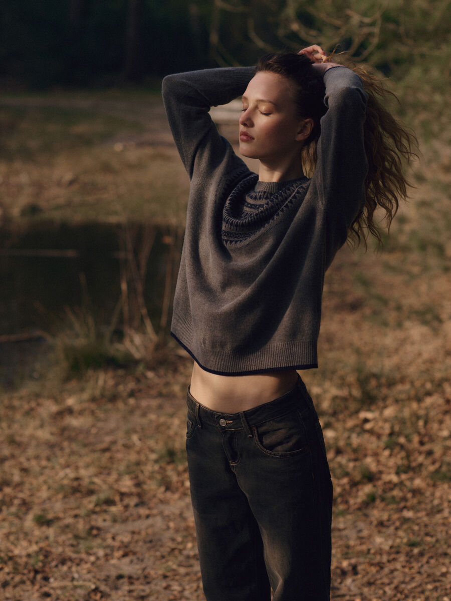 Wool-Cashmere Fine-Knit Sweater with Intarsia Yoke image number 2