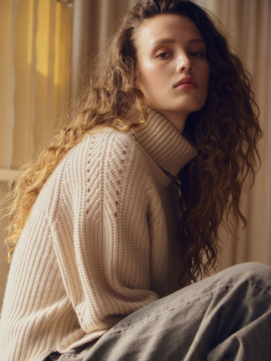 Woll-Kaschmir-Rippstrickpullover mit Rollkragen image number 0