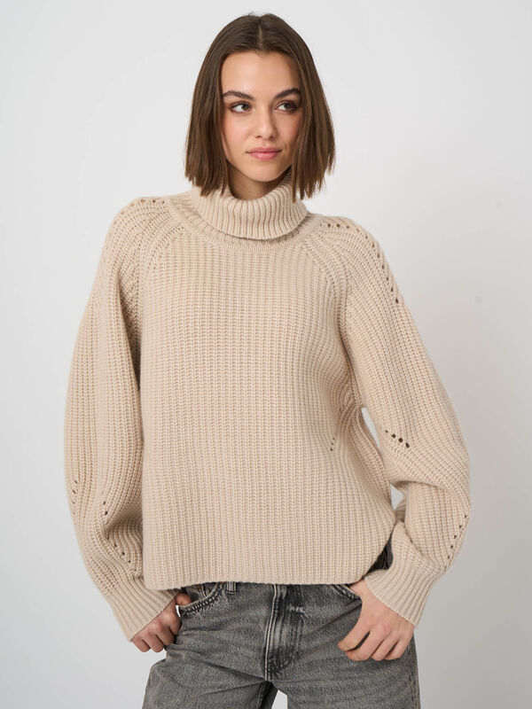 Pull col roul&eacute; laine-cachemire en maille c&ocirc;tel&eacute;e image number 4