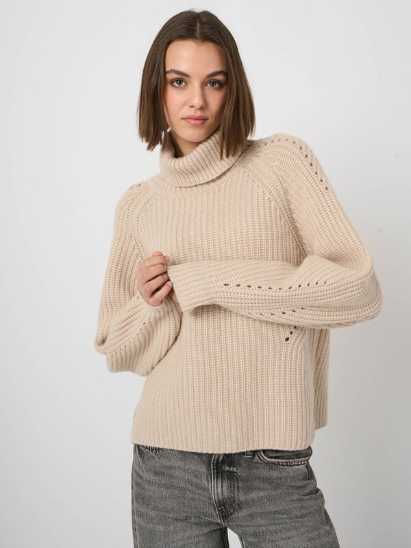 Pull col roul&eacute; laine-cachemire en maille c&ocirc;tel&eacute;e image number 8