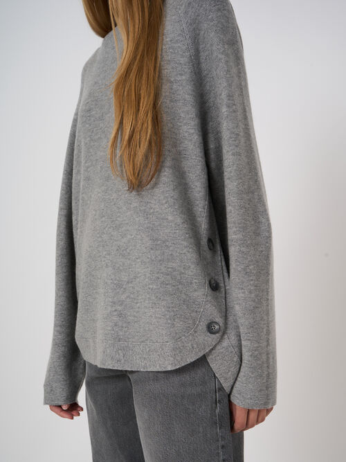 Woll-Kaschmir-Rippstrickpullover mit U-Boot-Ausschnitt
