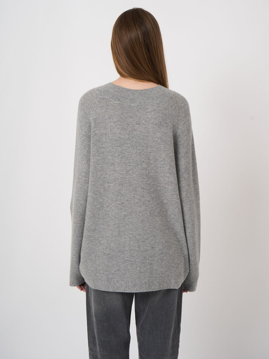 Woll-Kaschmir-Rippstrickpullover mit U-Boot-Ausschnitt image number 5