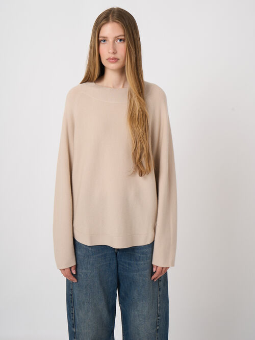 Woll-Kaschmir-Rippstrickpullover mit U-Boot-Ausschnitt