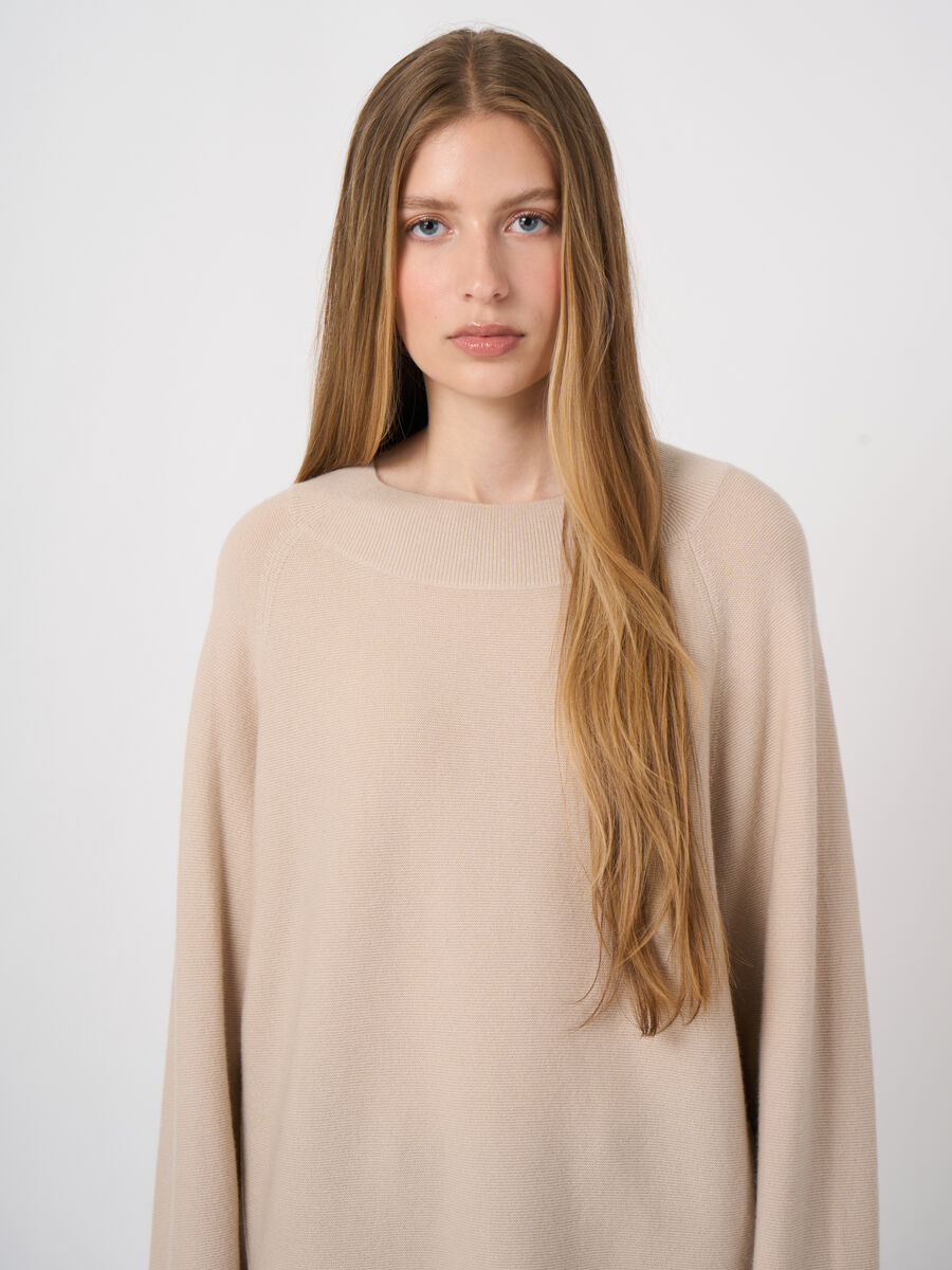 Woll-Kaschmir-Rippstrickpullover mit U-Boot-Ausschnitt image number 2